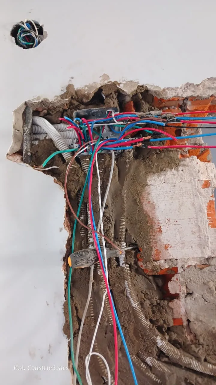 Electricidad: trabajo de Alvarez construcciones